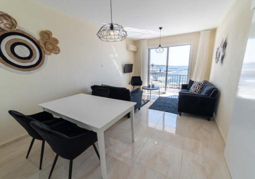Castle Apartment Paphos ภายนอก รูปภาพ